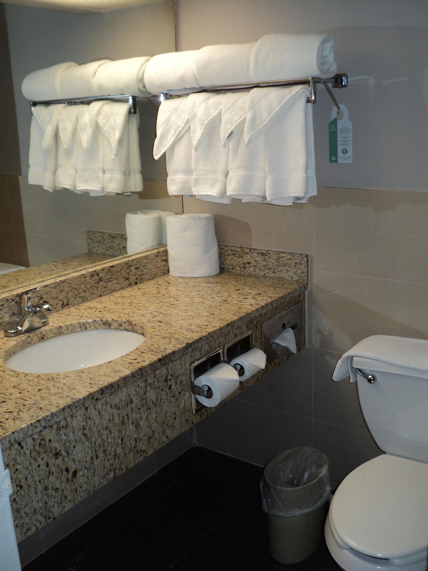 Ramada By Wyndham Yonkers - Westchester Exterior photo