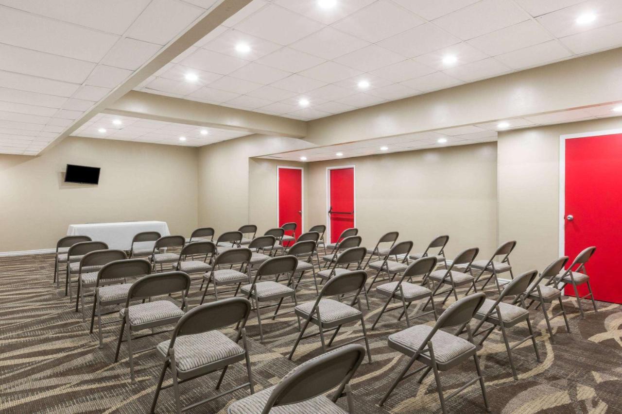 Ramada By Wyndham Yonkers - Westchester Exterior photo