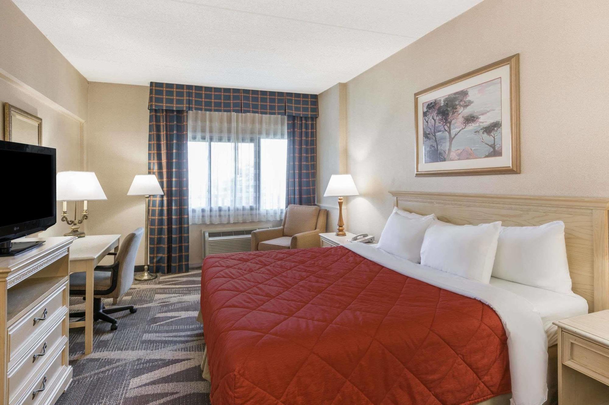 Ramada By Wyndham Yonkers - Westchester Exterior photo